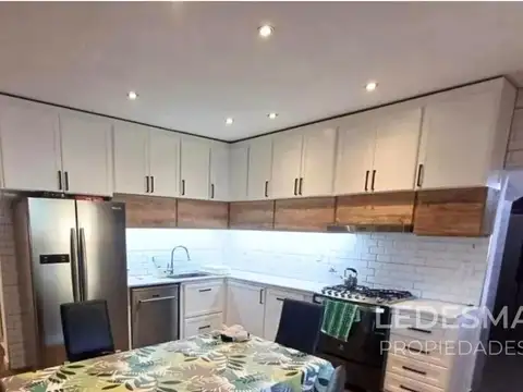 Casa en Venta con 2 cocheras