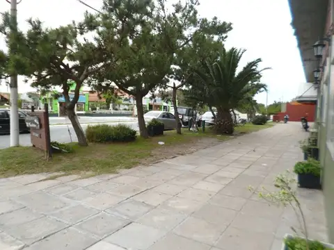 Local en Venta Via Púb.