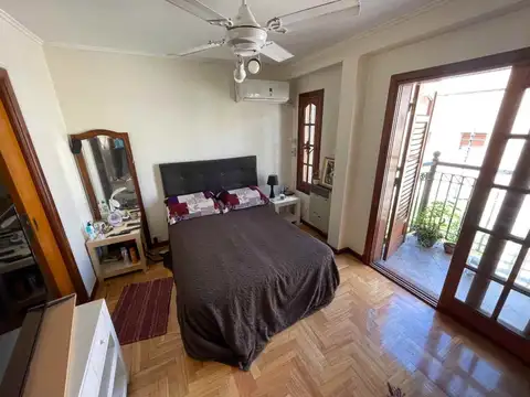 PH 4 AMB VENTA EN BARRACAS  . TRES PLANTAS