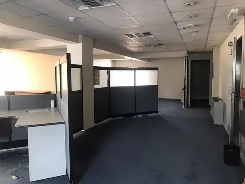Oficina en Alquiler con 3 cocheras
