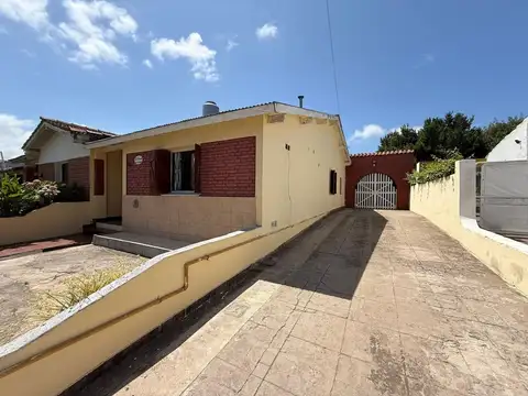 De los Delfines 1500