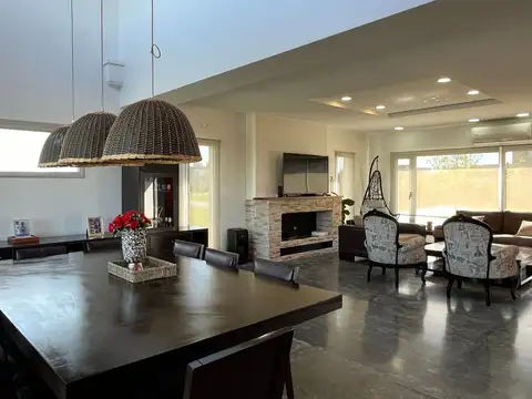 Casa en Venta en Haras Santa Maria, USD 230.000