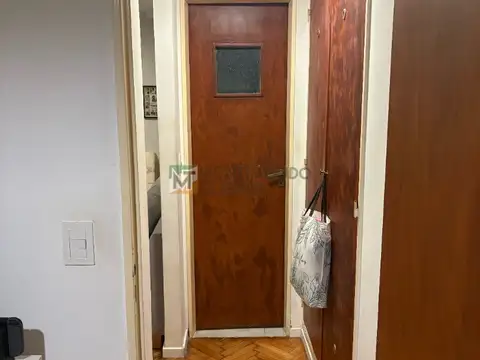 APTO CREDITO. IMPECABLE 2 AMBIENTES, HECHO A NUEVO, LISTO PARA ENTRAR EN EXCELENTE UBICACION