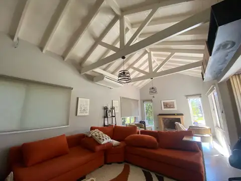 Casa 4 ambientes con 3 baños