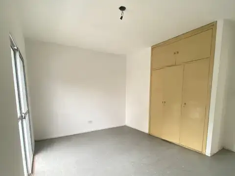 Departamento De 3 Ambientes  En El Centro De Moreno