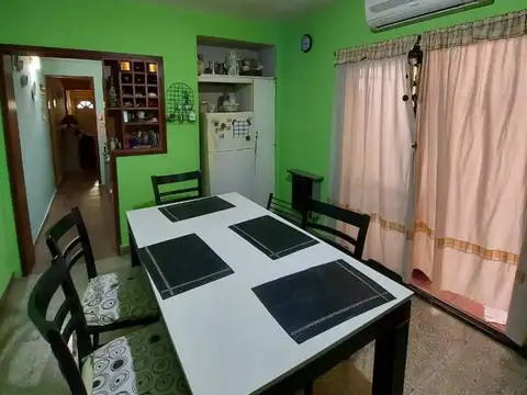 Casa 5 ambientes con 1 baño