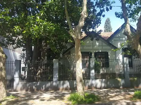 Excelente chalet en Adrogué