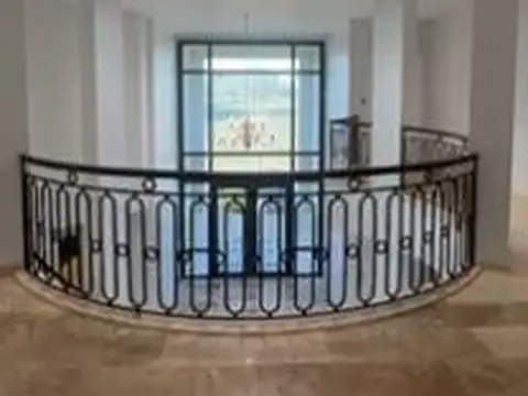 Casa en Venta con 4 cocheras