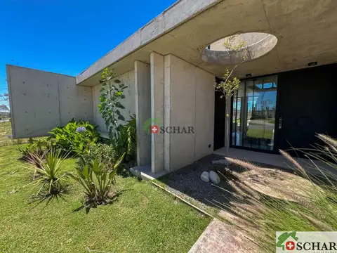 Hermosa casa en Venta en San Sebastian 100