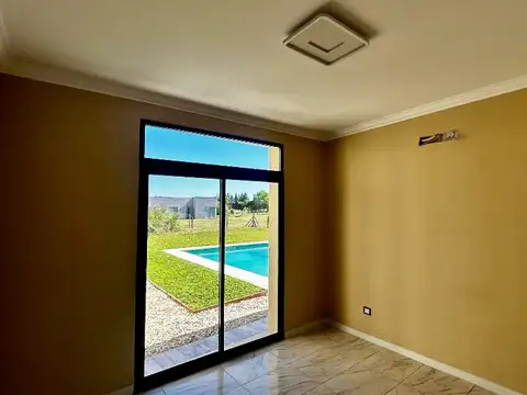 Venta casa a estrenar en Medal Country Club Pilar -  Gran Lote interno