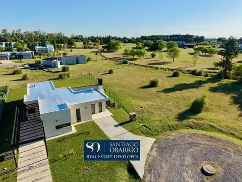 Venta casa a estrenar en Medal Country Club Pilar -  Gran Lote interno