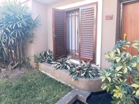 Casa en venta de 4 ambientes con Departamento de dos ambientes
