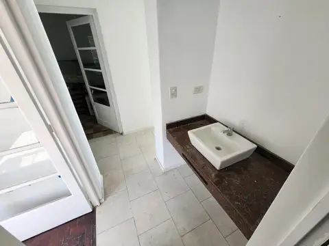Casa 5 ambientes con 1 baño