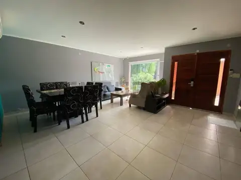 CASA CON PILETA CLIMATIZADA