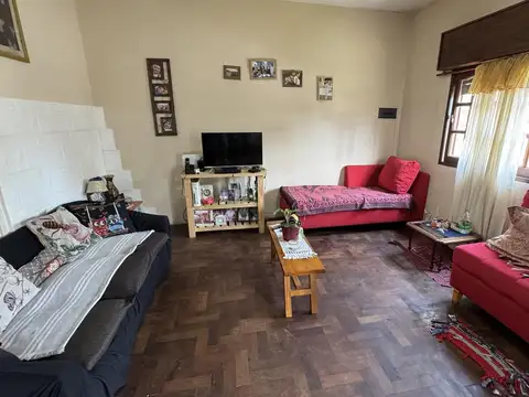 Casa 5 ambientes con 2 baños