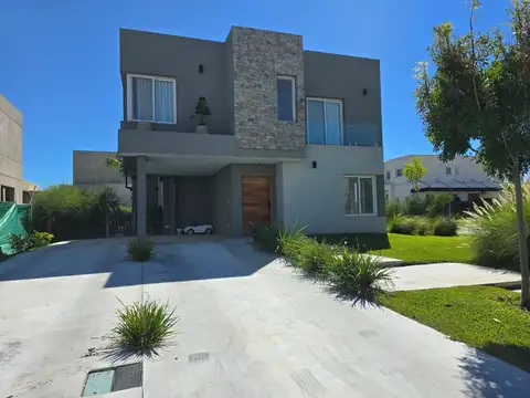 Casa 6 ambientes con 2 baños