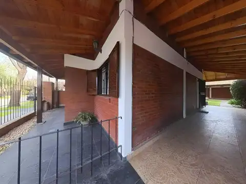 Casa en venta Hurlingham 5 amb garage jardín impec