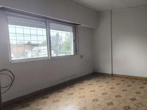 Depto Tipo Casa 6 ambientes con 1 baño