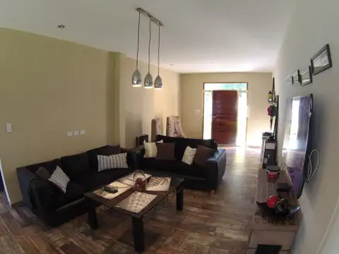 Casa 3 ambientes con 2 baños