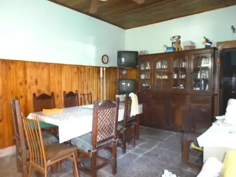 Casa 2 ambientes con 1 baño