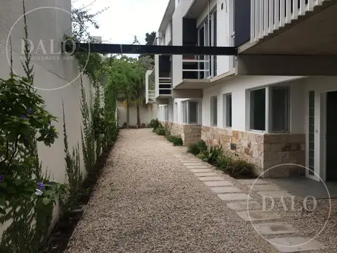 Depto Tipo Casa 4 ambientes con 2 baños