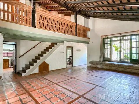 Casa en Venta con 4 cocheras