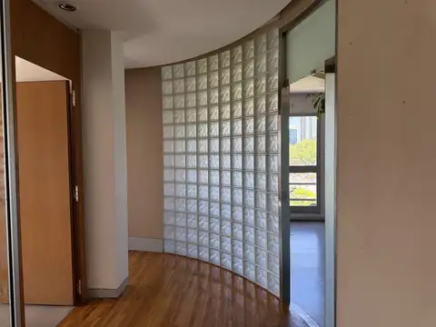 Oficina en Puerto Madero. Vista directa al puente de la mujer. Imperdible