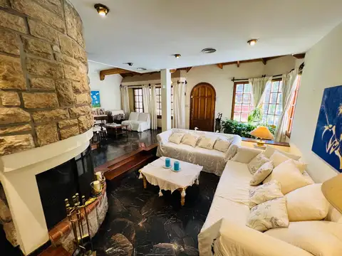 Casa 6 ambientes con 3 baños