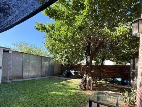 Casa 7 ambientes con 1 baño