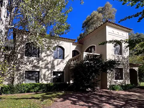 Casa en Club de Campo Abril