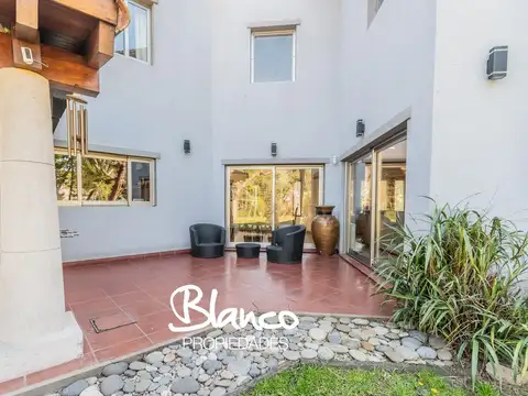 Casa 7 ambientes con 7 baños