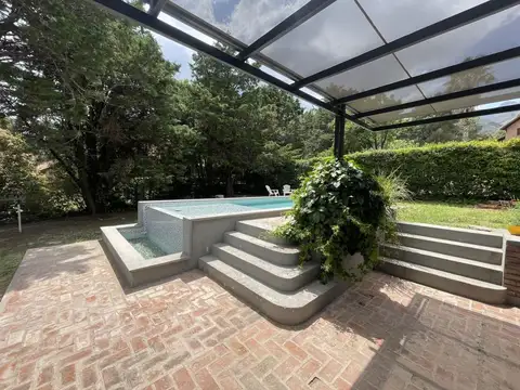 Casa 4 ambientes con 2 baños