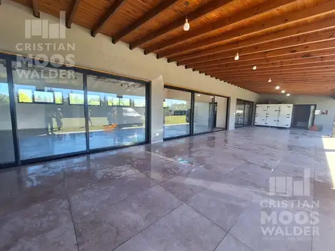 Casa en Venta con 4 cocheras