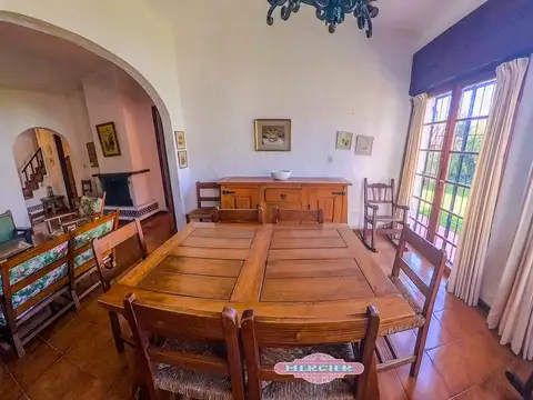 Casa 6 ambientes con 4 baños