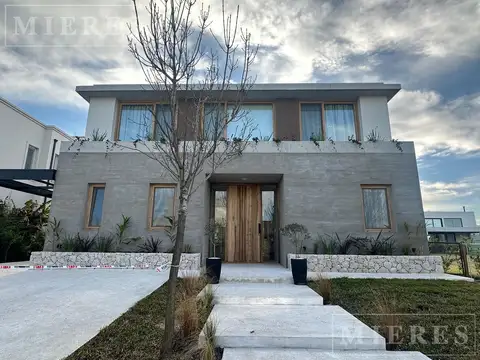 Casa en venta a estrenar en Los Carpinchos, Nordelta