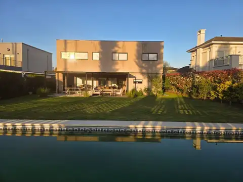 VENTA CASA 5amb B. SAN ISIDRO LABRADOR,DIQUE LUJAN