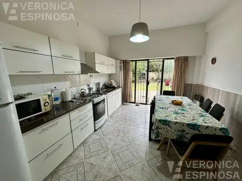 Casa de tres ambientes en venta. Hurlingham.