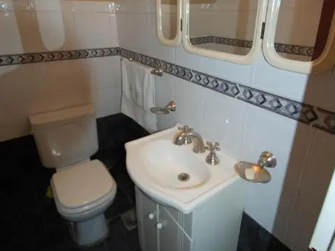 Depto Tipo Casa 4 ambientes con 2 baños