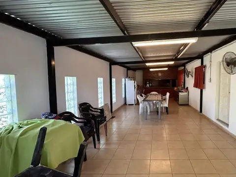 Casa 2 ambientes con 1 baño