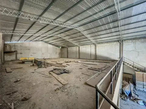 Galpon en Venta 35  mts Fondo