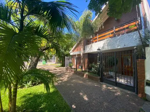 VENTA IMPORTANTE CHALET 5 AMBIENTES, BANFIELD R