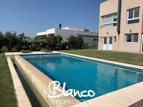 Casa en Venta con 2 cocheras