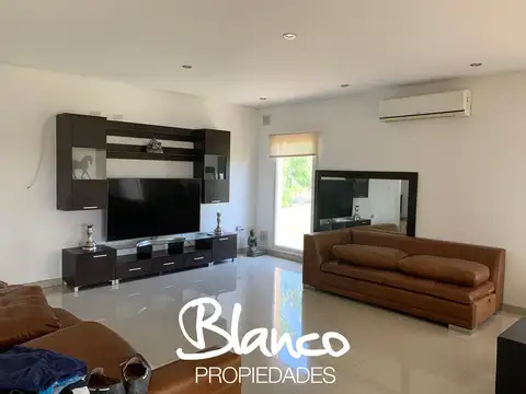 Casa 6 ambientes con 3 baños