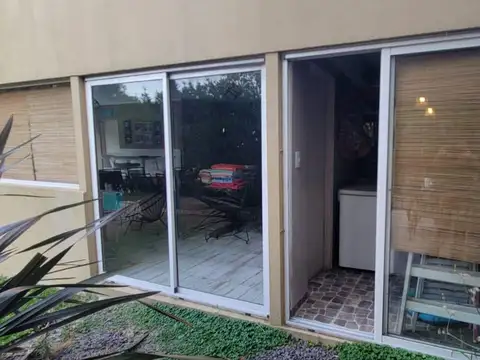 Casa en Venta 3 ambientes , quincho con parrilla ,pileta y sótano