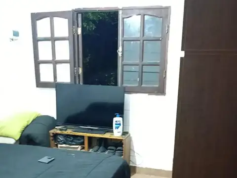 Se vende Casa al frente con depósito al fondo en pleno centro