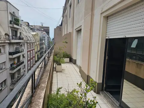 Excelente Oficina en Alquiler en  Microcentro - DUPLEX