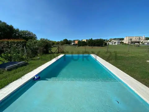 CASA CON PILETA AL AGUA EN SANTA ELENA