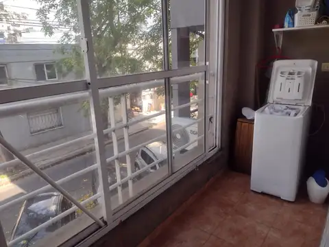 Departamento de un ambiente grande con balcón