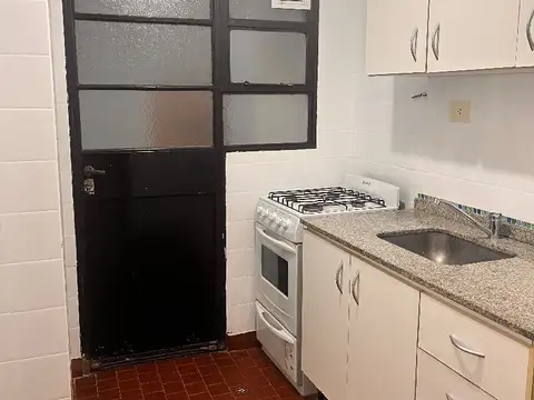 MONOAMBIENTE CON PATIO - BAJAS EXPENSAS