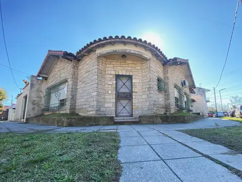 VENTA CASA 4 AMBIENTES C/COCHERA BERNAL OESTE